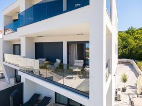 Thumbnail von Modern semi-detached house with pool and sea view