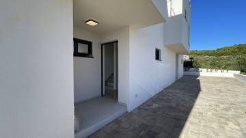 Thumbnail von Newly built semi-detached house with sea view, garden, and two parking spaces.
