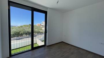 Thumbnail von Newly built semi-detached house with sea view, garden, and two parking spaces.