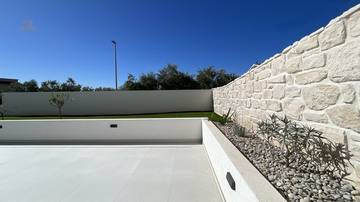 Thumbnail von Newly built semi-detached house with sea view, garden, and two parking spaces.