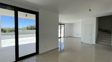 Thumbnail von Newly built semi-detached house with sea view, garden, and two parking spaces.