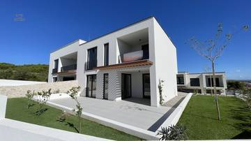Thumbnail von Newly built semi-detached house with sea view, garden, and two parking spaces.