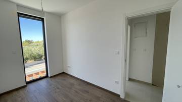 Thumbnail von Newly built semi-detached house with sea view, garden, and two parking spaces.