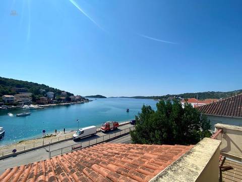 Traditionelles Haus mit Meerblick in der 1. Reihe zum Meer