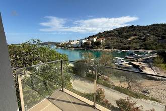 Thumbnail von Multi-family house in first line to the sea