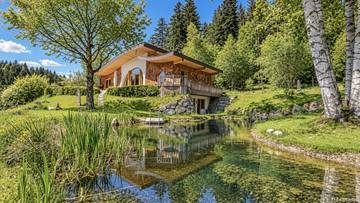 Unique refuge in prime location with a view of Lake Schwarz