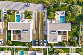 Thumbnail von Newly built villa with pool, garage, and sea view