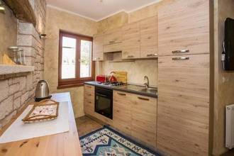 Thumbnail von Luxurious house with heated pool, four residential units, and sea view