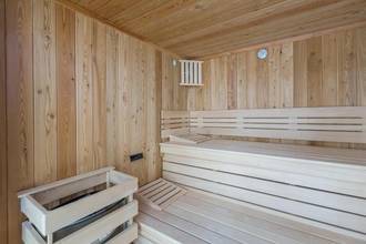 Thumbnail von Luxurious house with heated pool, four residential units, and sea view