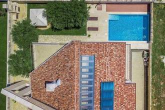 Thumbnail von Luxurious house with heated pool, four residential units, and sea view