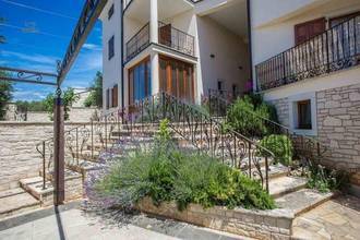 Thumbnail von Luxurious house with heated pool, four residential units, and sea view