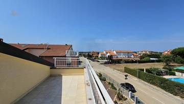 Maisonette apartment with roof terrace, sea view, and communal pool