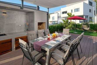 Thumbnail von Modern villa with indoor pool, wellness area, and sea view