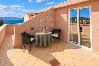 Thumbnail von House with three apartments, garage, and sea view