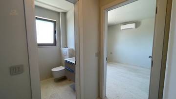 Thumbnail von Newly built apartment with covered terrace and sea view