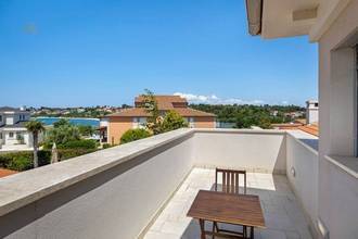 Thumbnail von Luxuriöse Villa mit beheiztem Pool und Meerblick in ruhiger Wohnlage