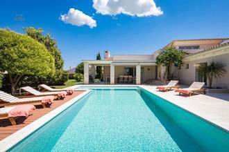 Thumbnail von Luxuriöse Villa mit beheiztem Pool und Meerblick in ruhiger Wohnlage