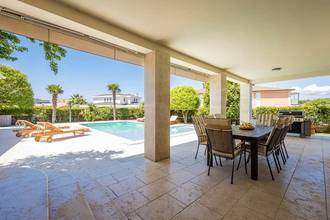 Thumbnail von Luxuriöse Villa mit beheiztem Pool und Meerblick in ruhiger Wohnlage