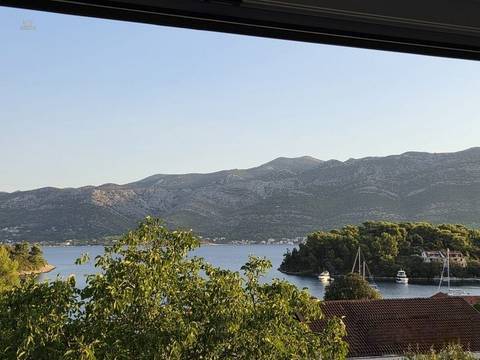 Wohnung mit Loggia und Meerblick nahe dem Strand