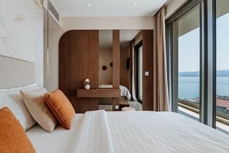 Thumbnail von Newly built villa with wellness area, pool, and wide sea view