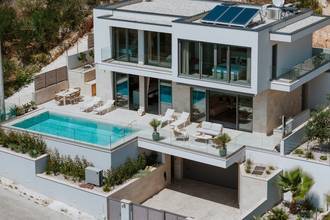 Thumbnail von Newly built villa with wellness area, pool, and wide sea view