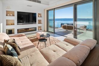 Thumbnail von Newly built villa with wellness area, pool, and wide sea view