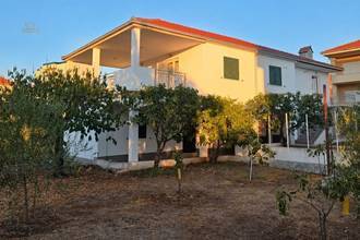 Thumbnail von Detached house with two living levels, large garden, and sea view