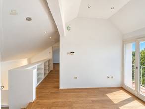 Thumbnail von House with two residential units, large garden, and unobstructed sea view