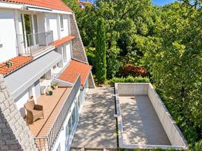 Thumbnail von House with two residential units, large garden, and unobstructed sea view