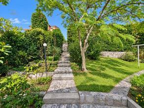 Thumbnail von House with two residential units, large garden, and unobstructed sea view