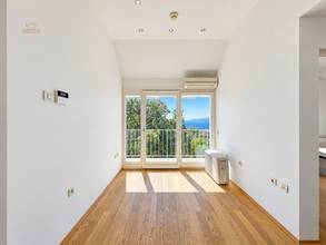Thumbnail von House with two residential units, large garden, and unobstructed sea view