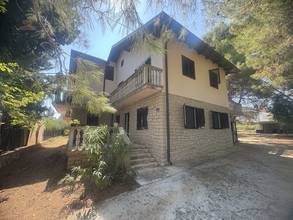 Thumbnail von House with large garden and sea view near the beach