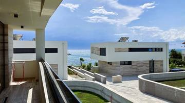Thumbnail von Modern villa with swimming pool in the second row to the sea