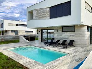 Thumbnail von Modern villa with swimming pool in the second row to the sea