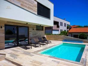 Thumbnail von Modern villa with swimming pool in the second row to the sea