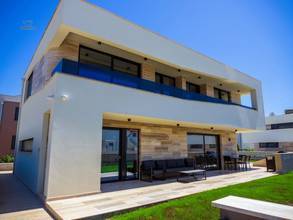 Thumbnail von Modern villa with swimming pool in the second row to the sea