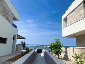 Thumbnail von Modern villa with swimming pool in the second row to the sea