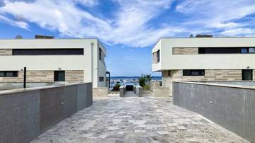Thumbnail von Modern villa with swimming pool in the second row to the sea