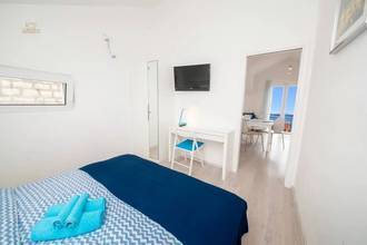 Thumbnail von Modernly renovated apartment building with four units and sea view