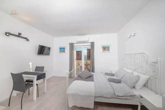 Thumbnail von Modernly renovated apartment building with four units and sea view