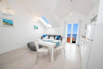 Thumbnail von Modernly renovated apartment building with four units and sea view