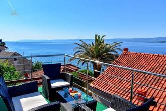 Thumbnail von Modernly renovated apartment building with four units and sea view