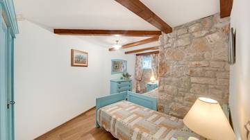 Thumbnail von Stone house with eight apartments and a pool at the end of a bay