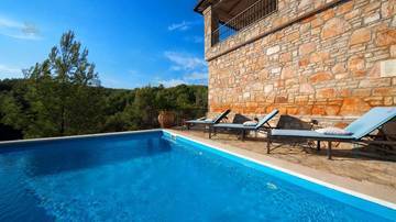 Thumbnail von Stone house with eight apartments and a pool at the end of a bay