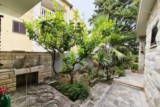Thumbnail von House made of Brac stone with three separate units and sea view
