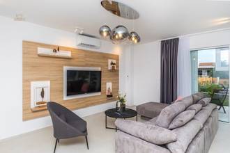 Thumbnail von Modern villa with heated pool, furnished and move-in ready