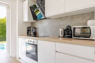Thumbnail von Modern villa with heated pool, furnished and move-in ready