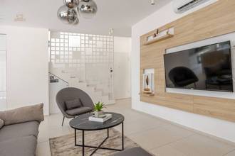 Thumbnail von Modern villa with heated pool, furnished and move-in ready