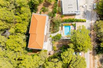 Thumbnail von Villa with six apartments, pool, and sea view in a green bay