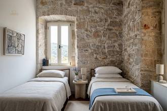 Thumbnail von Old stone estate with guesthouse, south terrace, and vineyard view